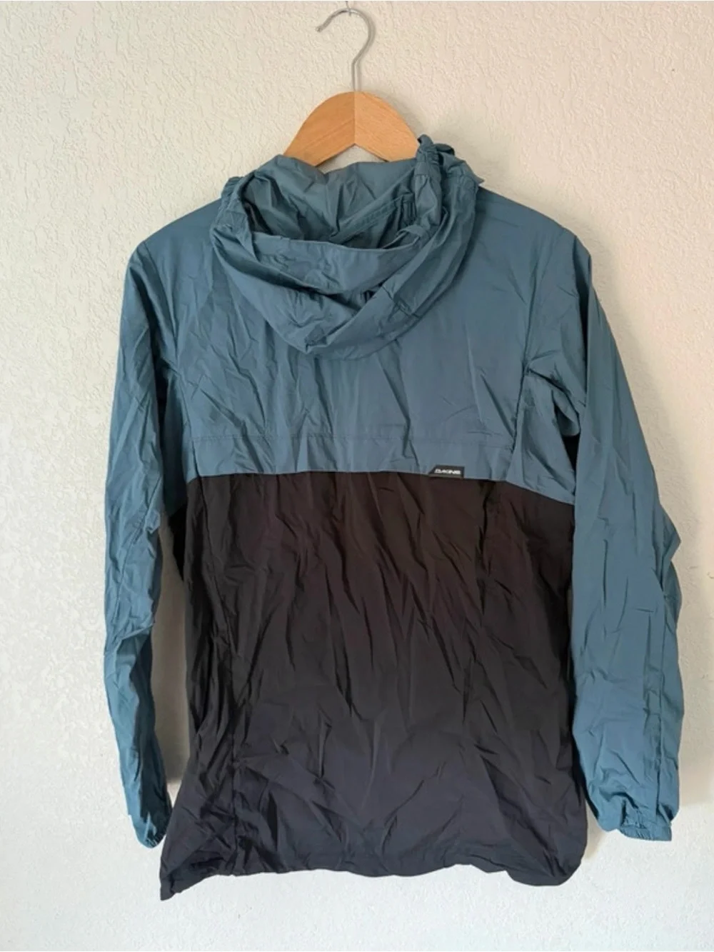 Dakine lightweight hooded